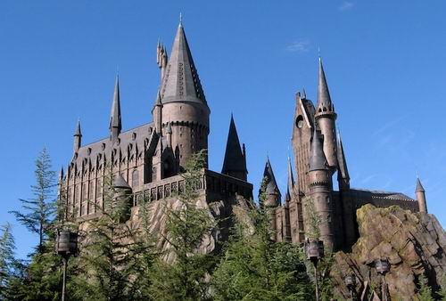 http://www.japanesestation.com/wp-content/uploads/2012/12/harrypotter-themepark-osaka-japan.jpg