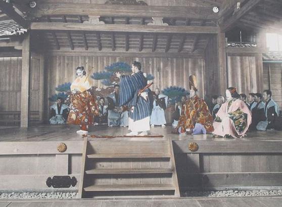 historical-japan-04-theatre