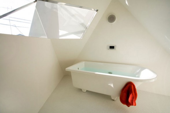 small-japanese-houses-bathroom-interiors