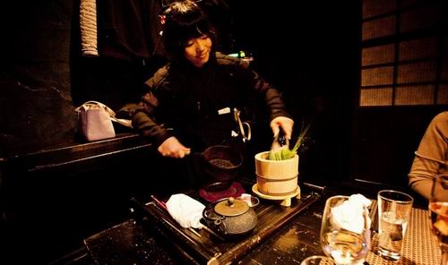 weird-themed-restaurants-japan4