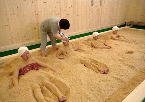 sawdust-bath-japan3